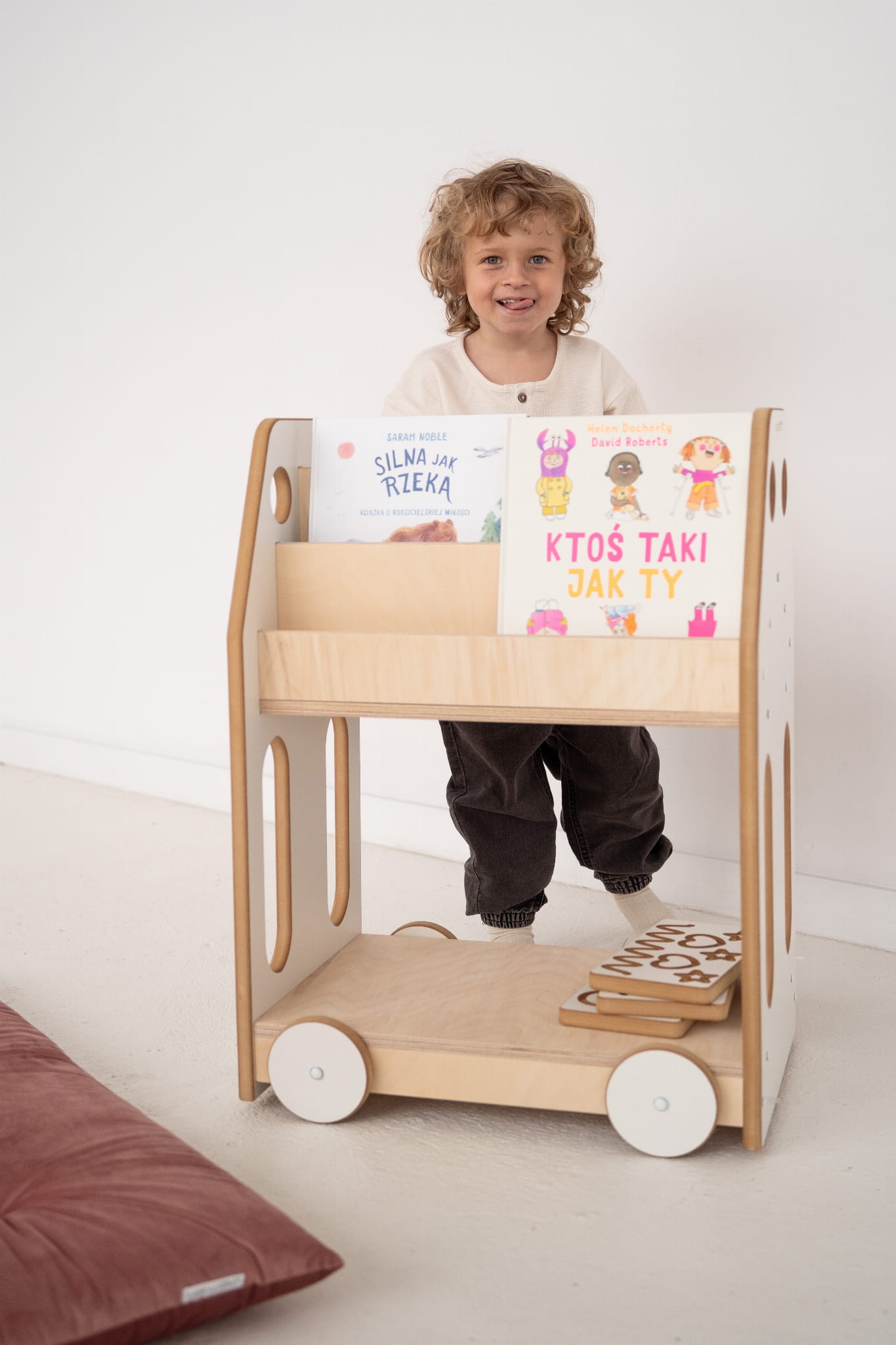 VOITURE - bibliothèque/étagère Montessori